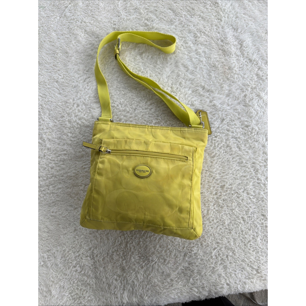 Vintage 90’s Coach Signature Logo Yellow
Nylon Colorblock Crossbody Bag F77408 - Picture 8 of 15